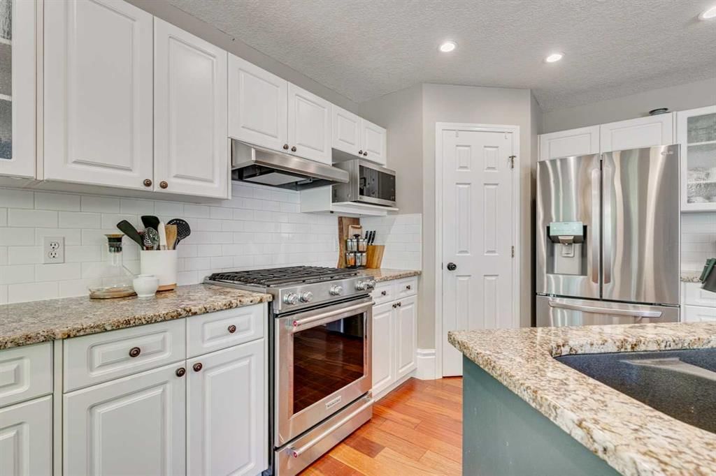 219 Chapalina Place SE, Calgary — photo 4 of 36