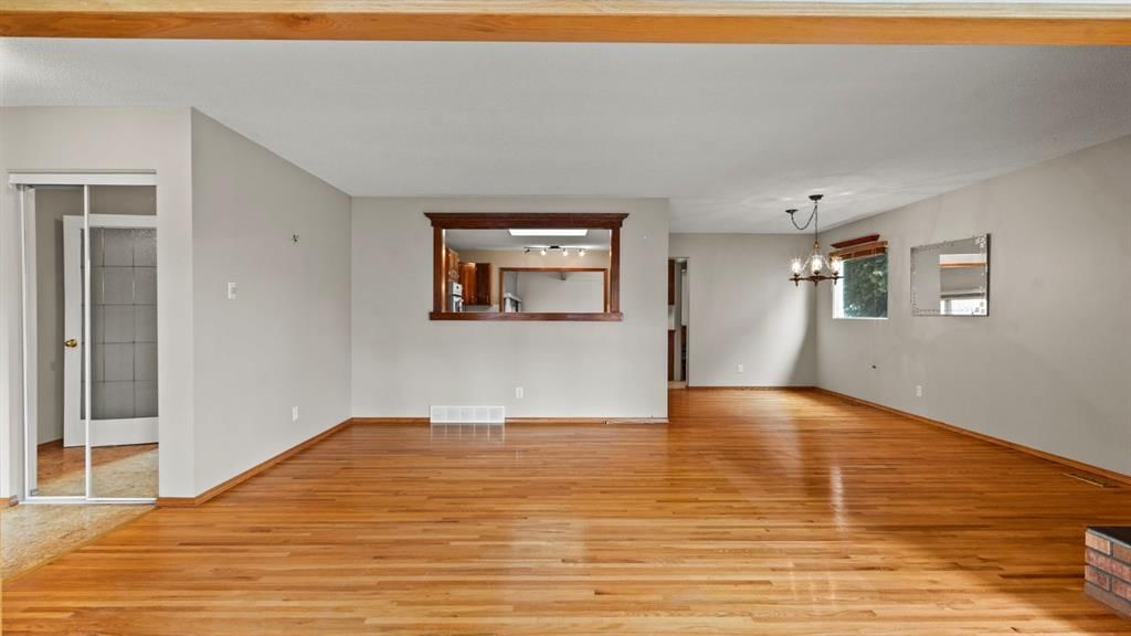 928 120 Avenue SE, Calgary — photo 5 of 44
