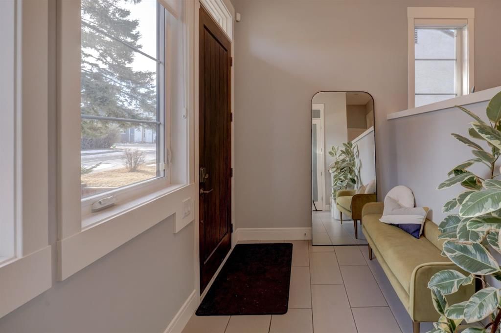 510 22 Avenue NE, Calgary — photo 3 of 40