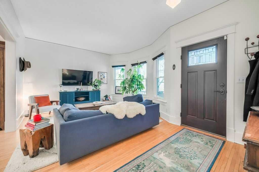 2123 16 Street SW, Calgary — photo 3 of 45