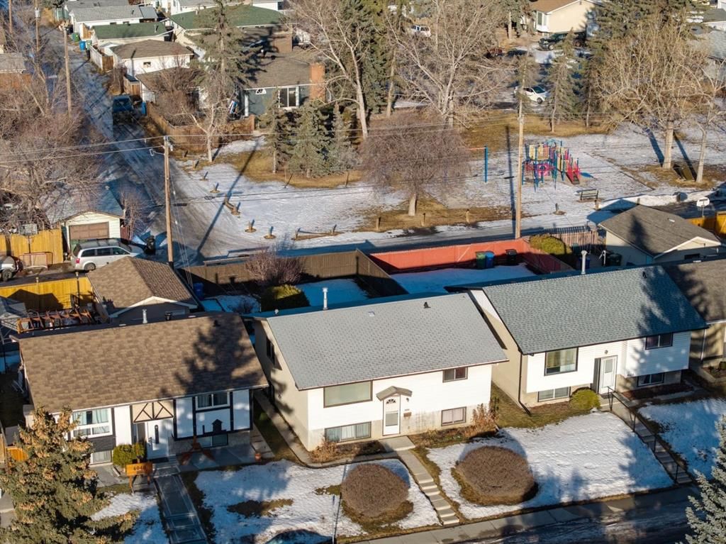 4104 13 Avenue NE, Calgary — photo 3 of 34