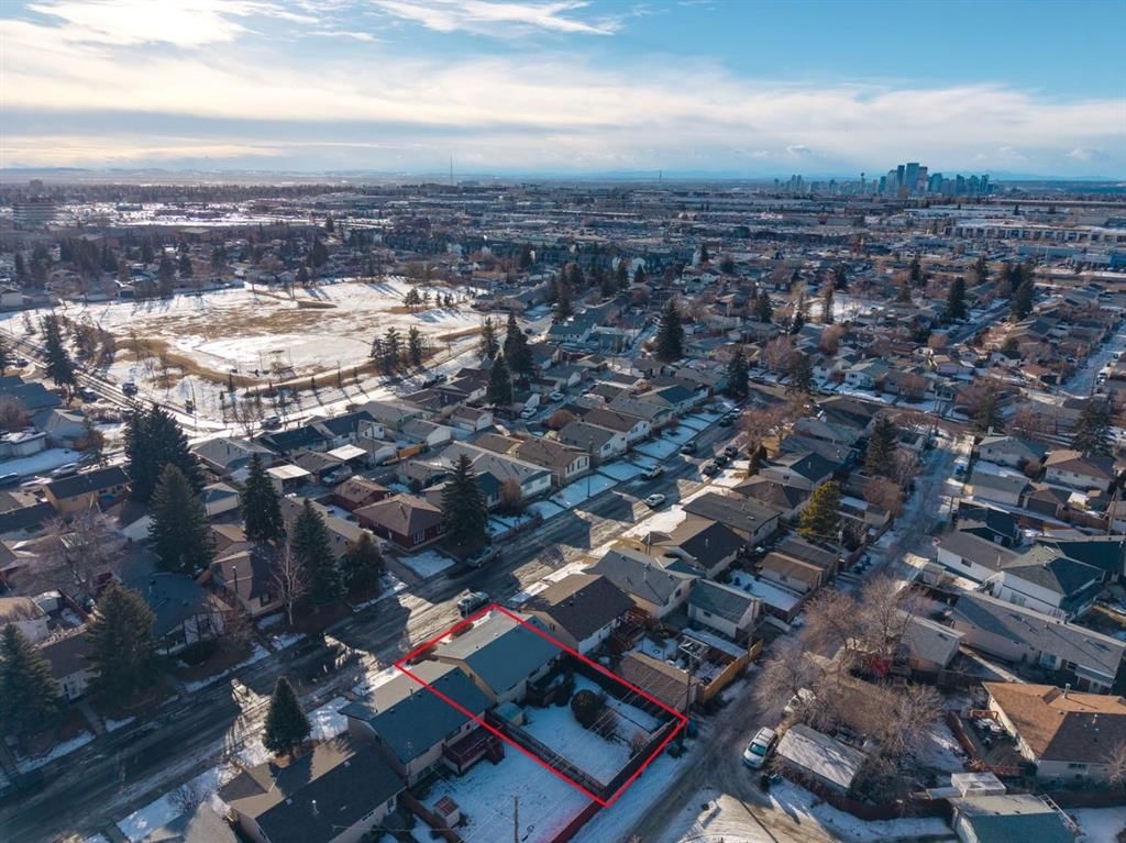4104 13 Avenue NE, Calgary — photo 4 of 34
