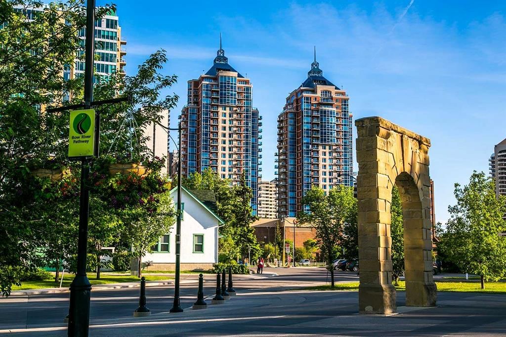 804, 910 5 Avenue SW, Calgary — main listing photo