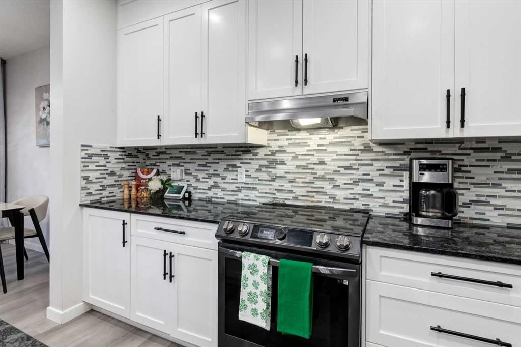 110 SAGE BANK Grove NW, Calgary — photo 5 of 48