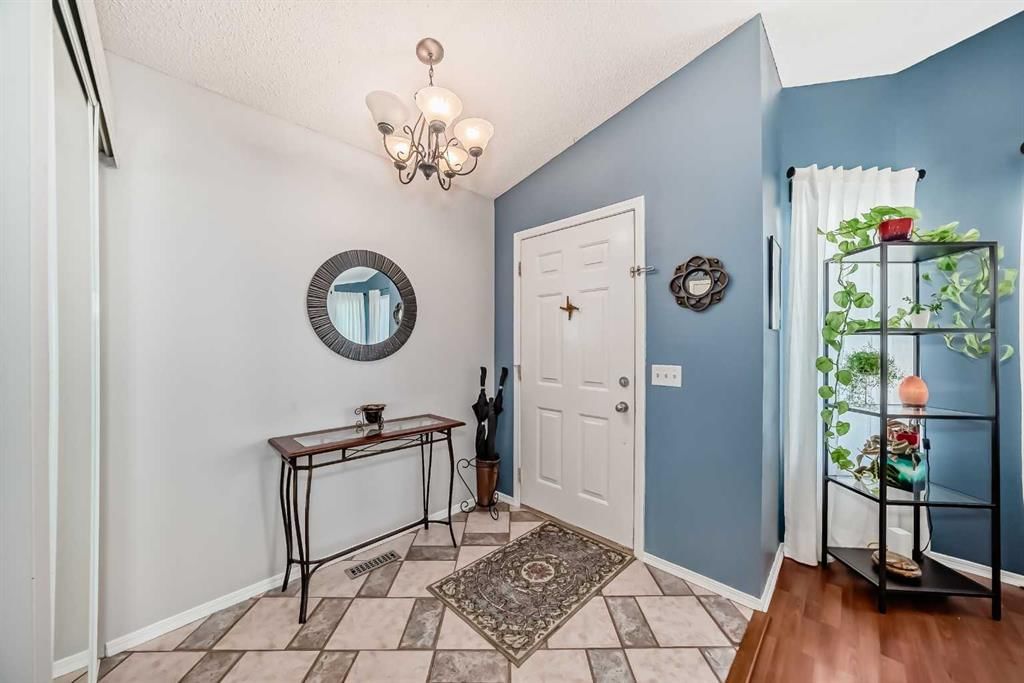 110 Applebrook Circle SE, Calgary — photo 2 of 41