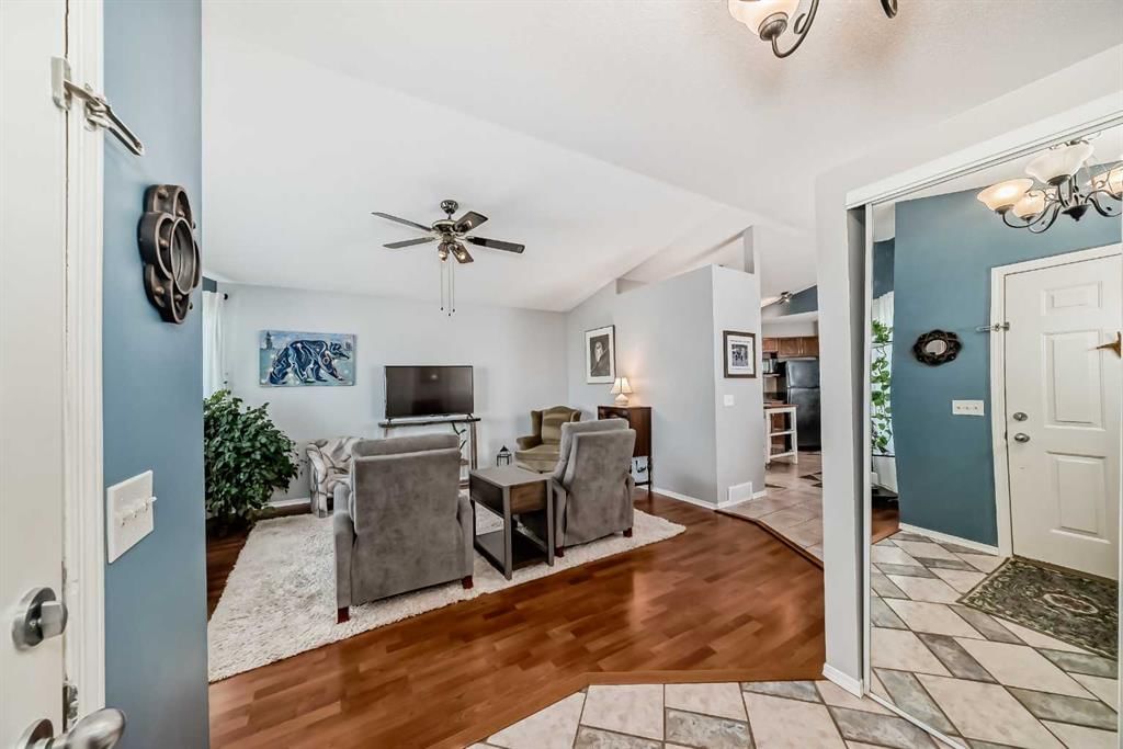 110 Applebrook Circle SE, Calgary — photo 3 of 41