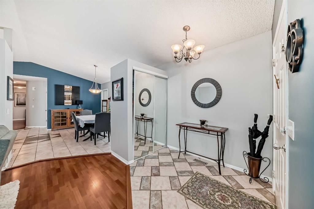110 Applebrook Circle SE, Calgary — photo 4 of 41