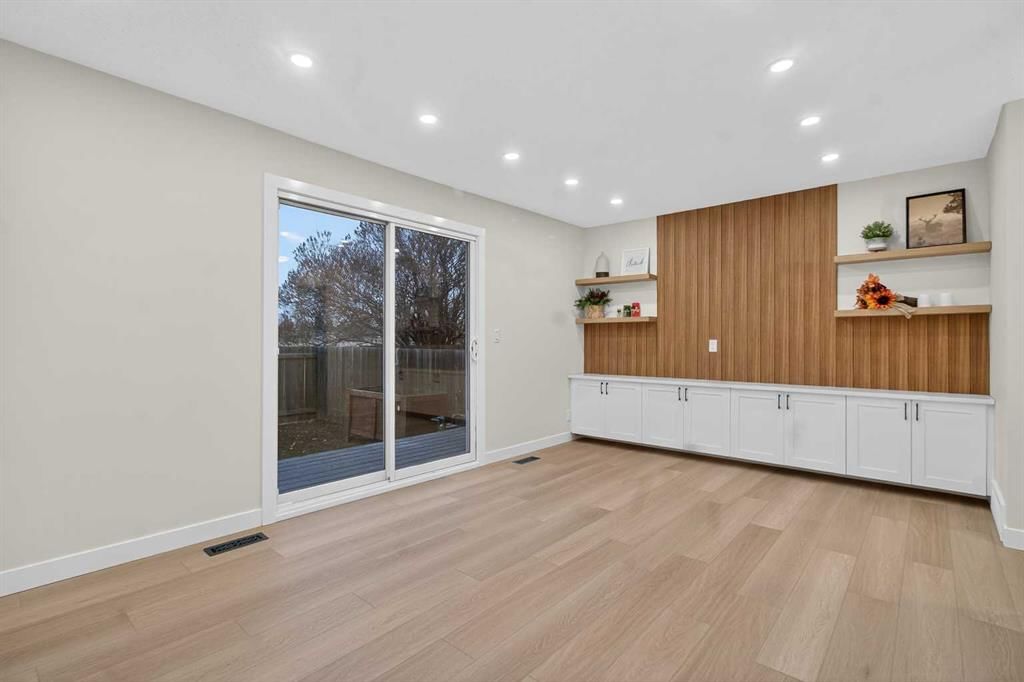 25, 6100 4 Avenue NE, Calgary — main listing photo