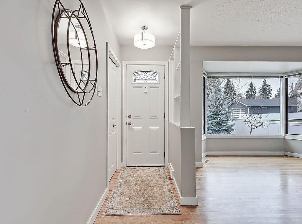 56 Glenpatrick Drive SW, Calgary — photo 2 of 24
