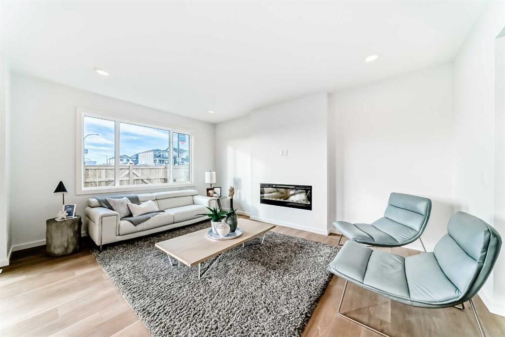 44 Creekside Path SW, Calgary — photo 4 of 36