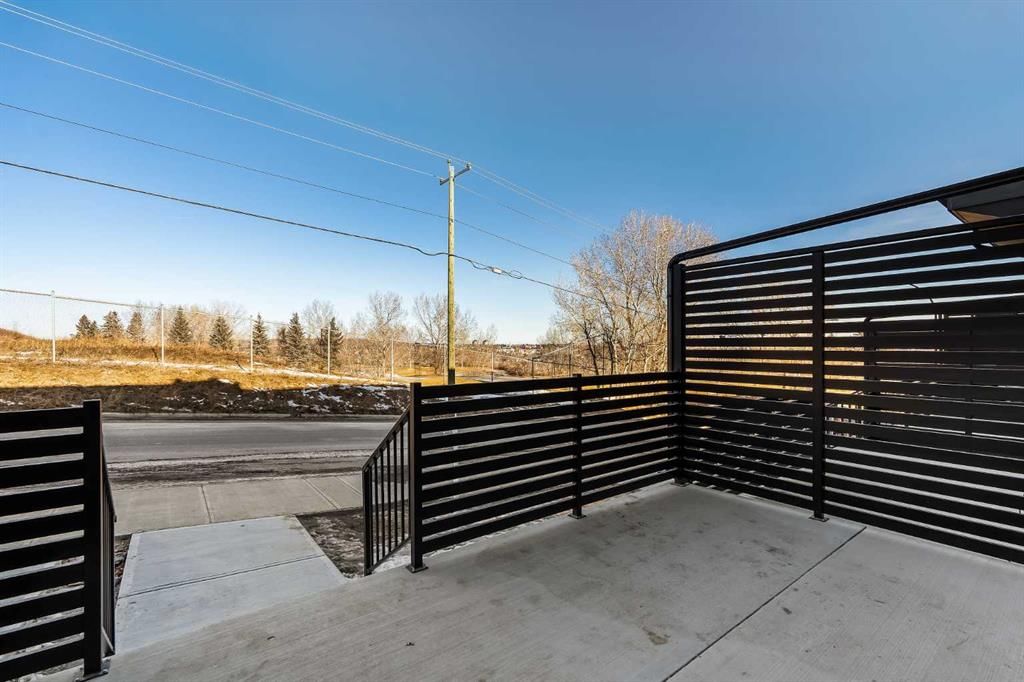 2533 Sovereign Crescent SW, Calgary — photo 3 of 31