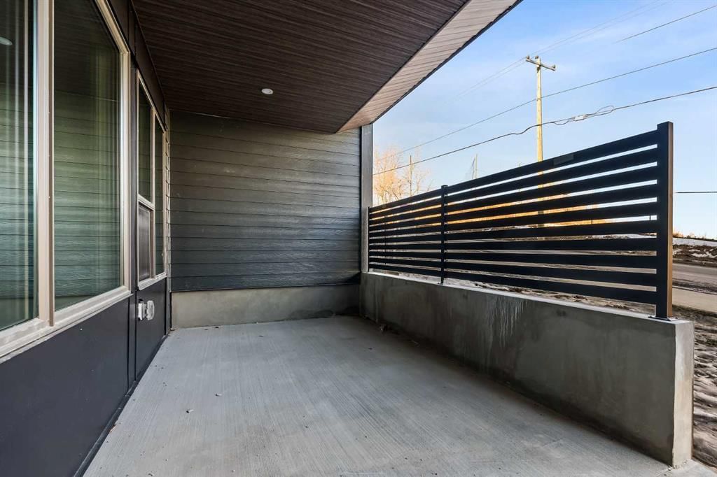 2525 Sovereign Crescent SW, Calgary — photo 3 of 42