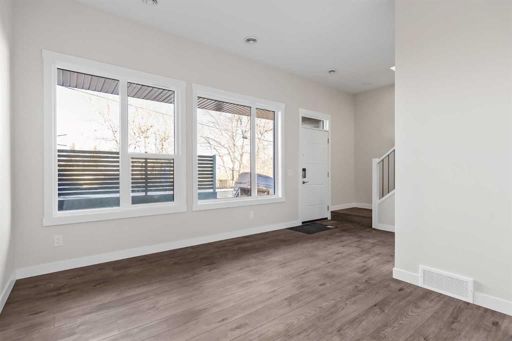 2525 Sovereign Crescent SW, Calgary — photo 5 of 42