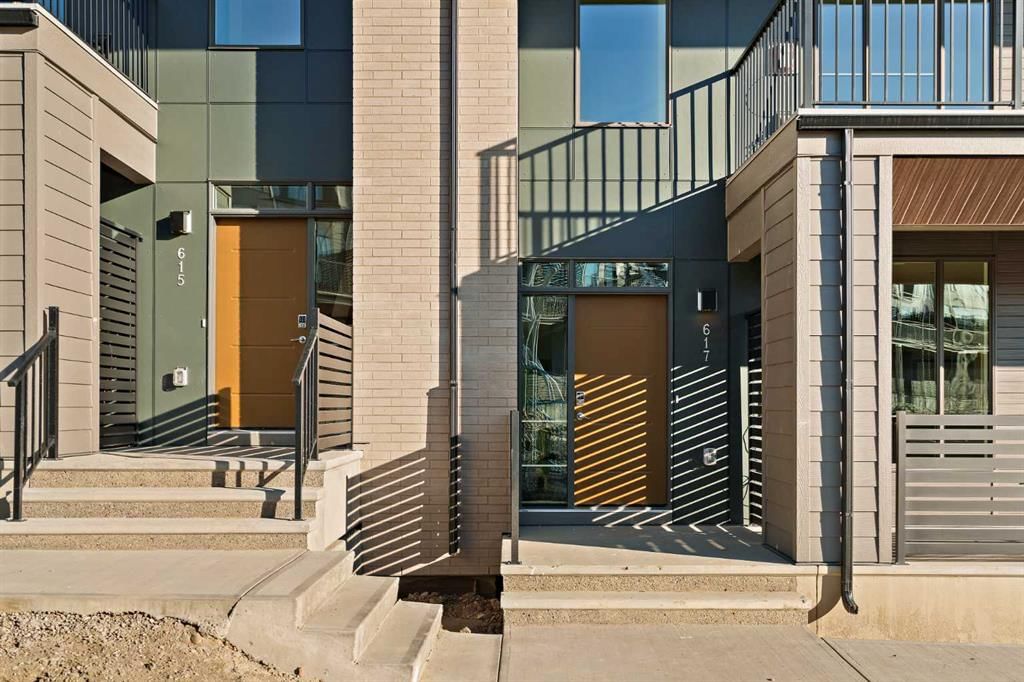 617 Sovereign Common SW, Calgary — photo 2 of 33
