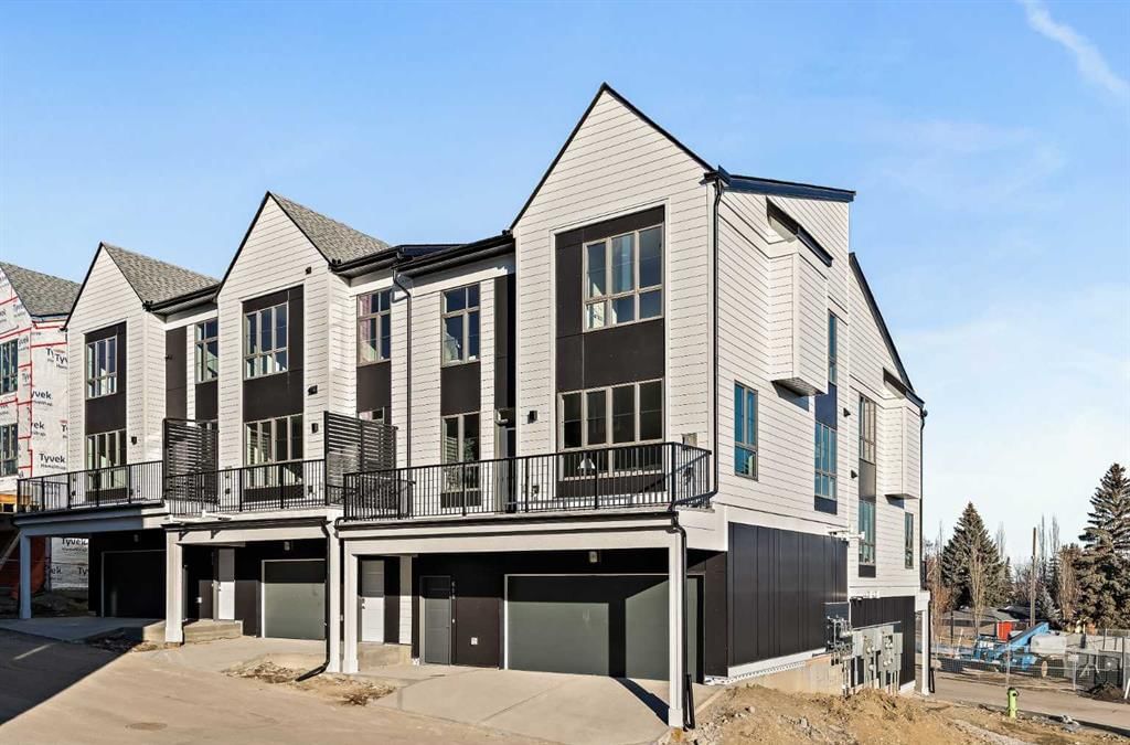 618 Sovereign Common SW, Calgary — main listing photo
