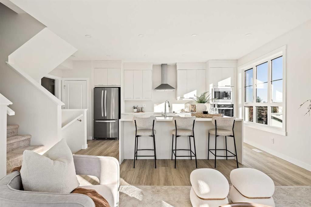 618 Sovereign Common SW, Calgary — photo 4 of 37