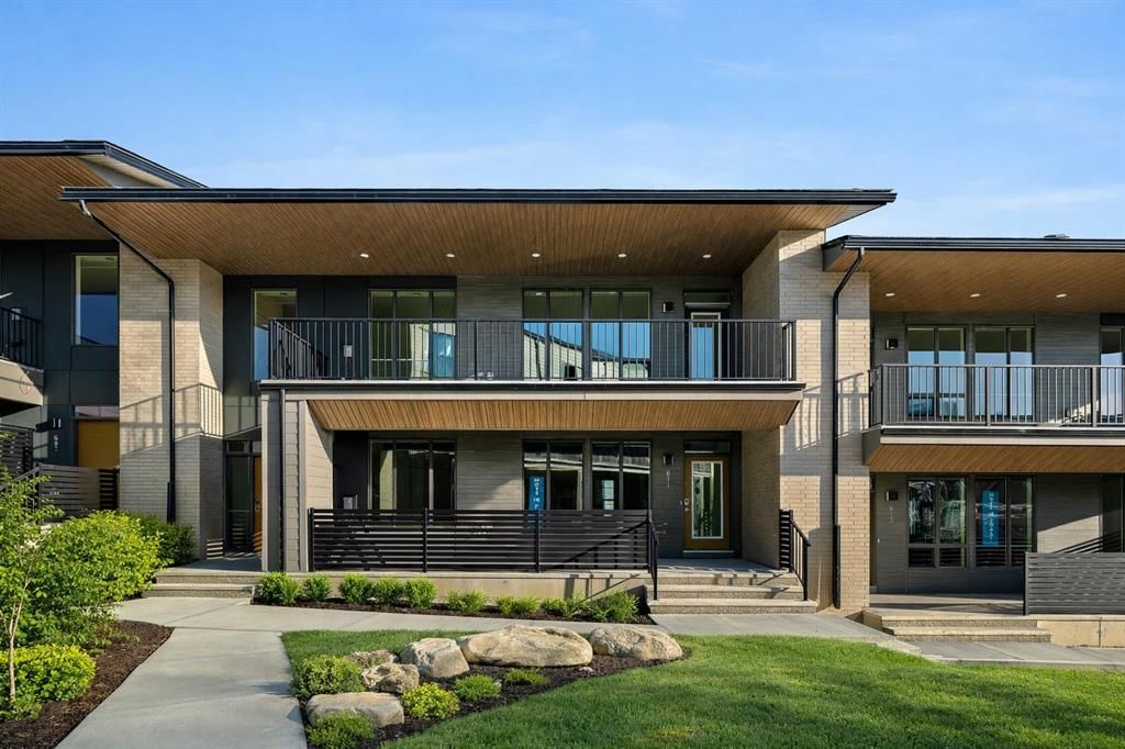 611 Sovereign Common SW, Calgary — main listing photo