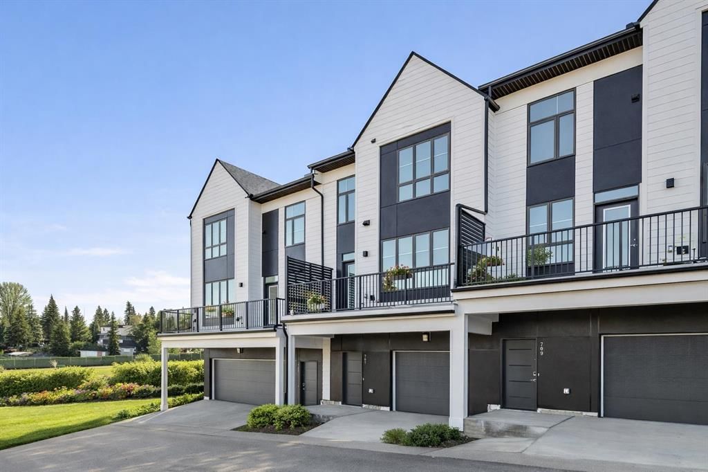 707 Sovereign Common SW, Calgary — main listing photo
