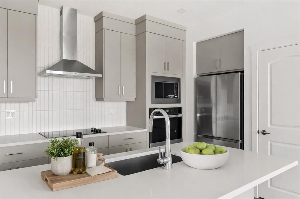 707 Sovereign Common SW, Calgary — photo 2 of 29