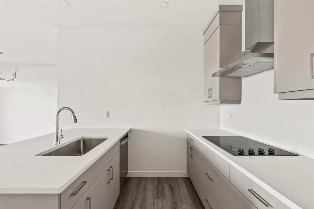 707 Sovereign Common SW, Calgary — photo 5 of 29