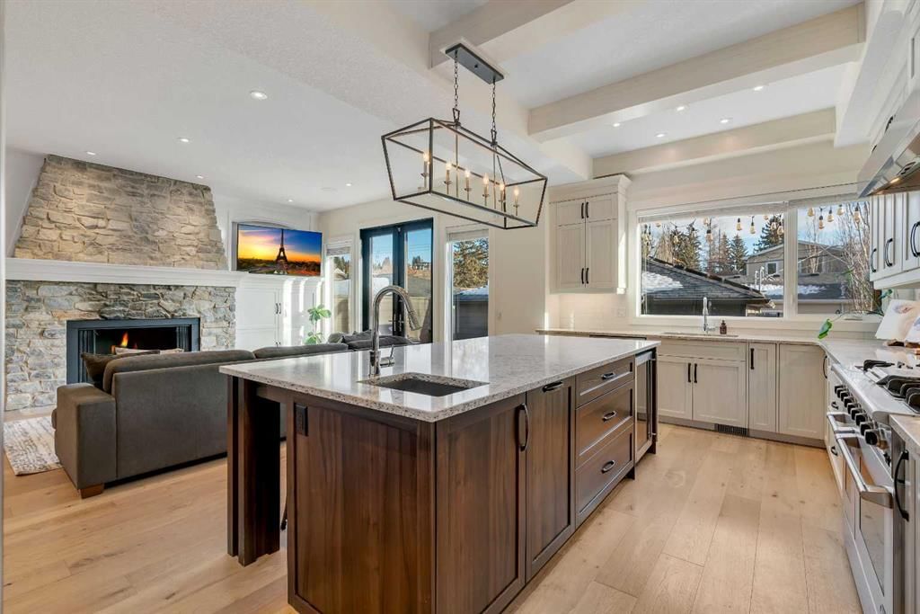 5852 Bowwater Crescent NW, Calgary — photo 4 of 50