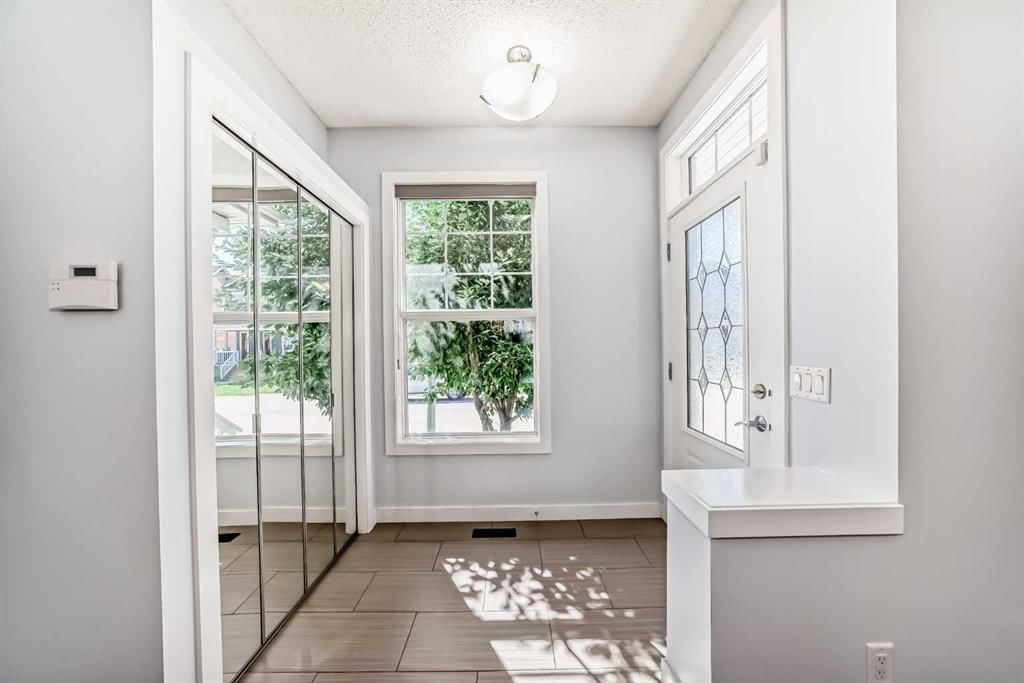 48 Auburn Bay Crescent SE, Calgary — photo 4 of 40