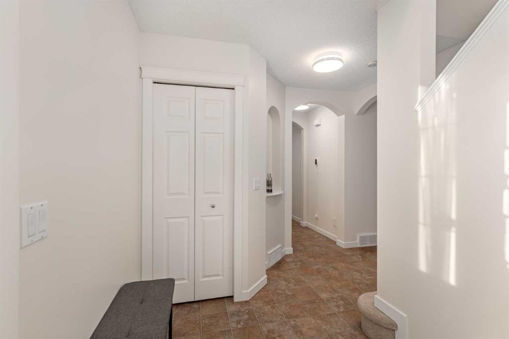 38 Evansbrooke Manor NW, Calgary — photo 4 of 41