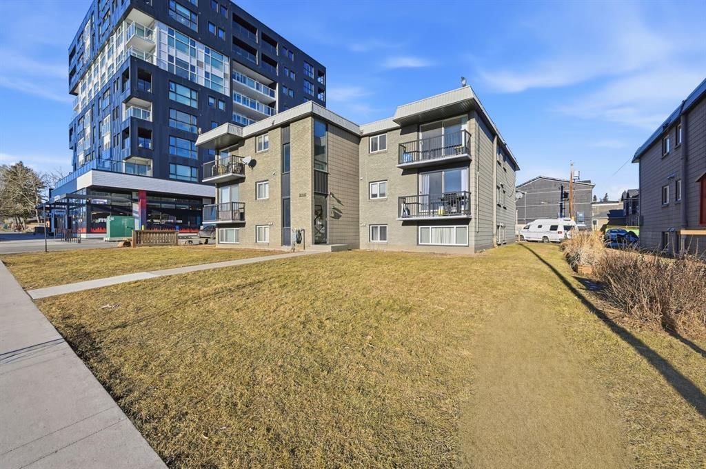 2, 2906 17 Avenue SW, Calgary — photo 4 of 28