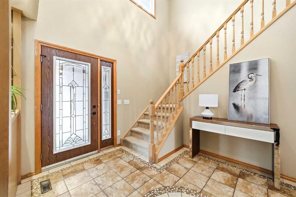 220 Mckenzie Lake Cove SE, Calgary — photo 4 of 47