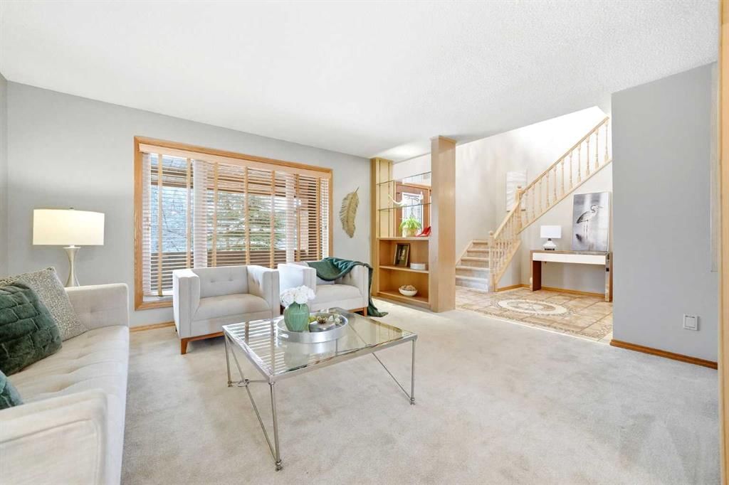 220 Mckenzie Lake Cove SE, Calgary — photo 5 of 47