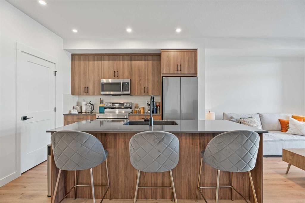 215, 70 Sage Hill Walk NW, Calgary — photo 3 of 25