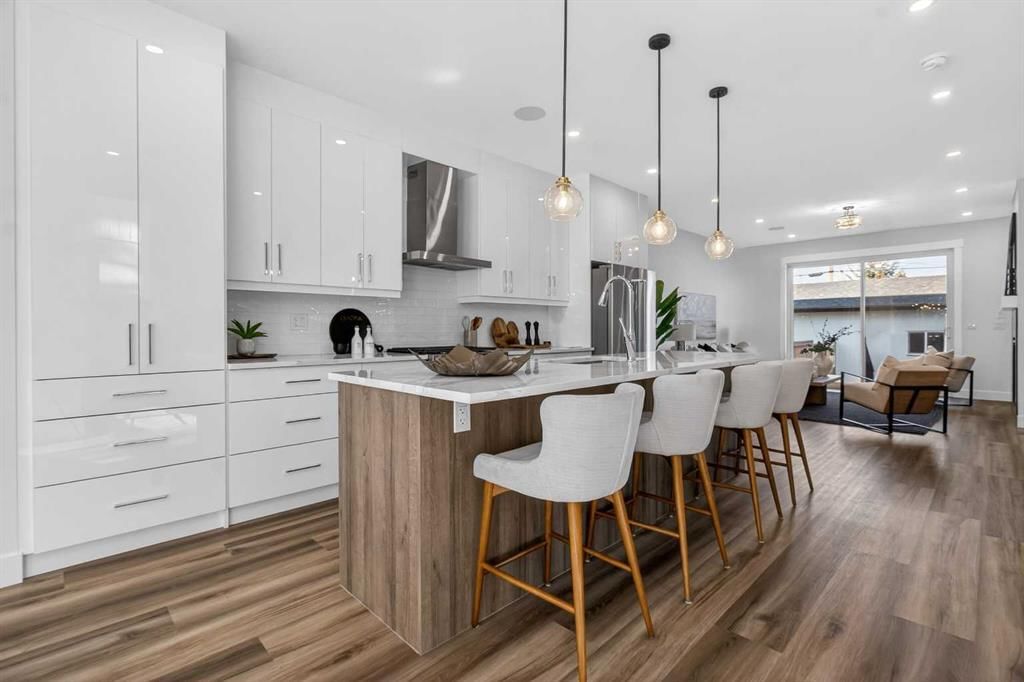 430 33 Avenue NW, Calgary — main listing photo