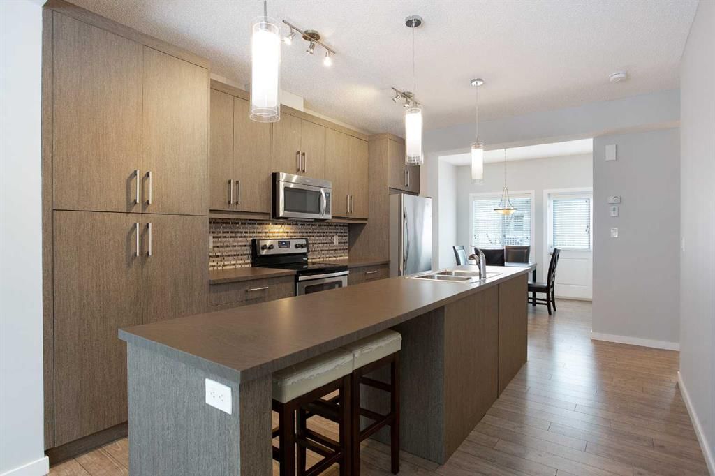 227 Marquis Lane SE, Calgary — photo 3 of 30
