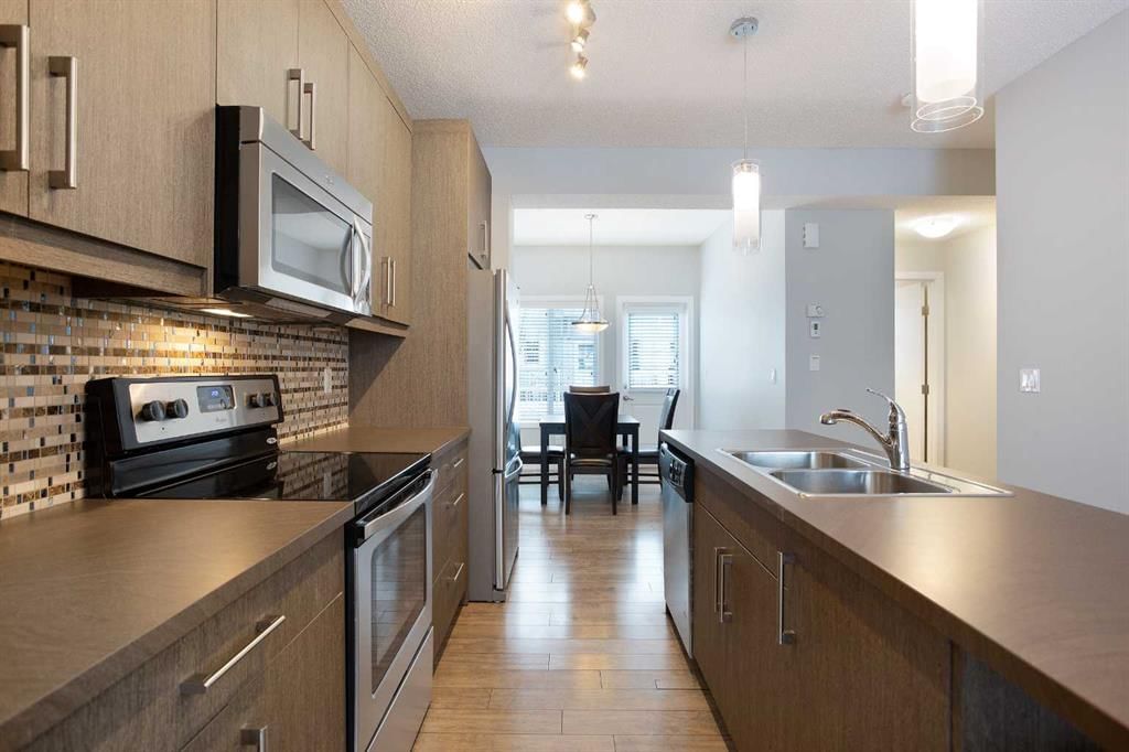 227 Marquis Lane SE, Calgary — photo 5 of 30