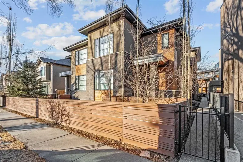 2, 312 12 Avenue NE, Calgary — main listing photo