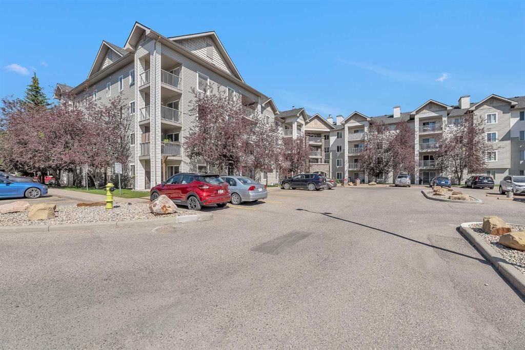 102, 2000 Somervale Court SW, Calgary — photo 2 of 31