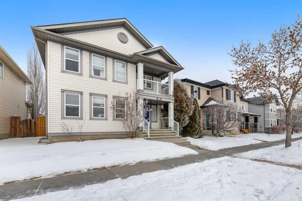 4382 Elgin Avenue SE, Calgary — photo 2 of 34