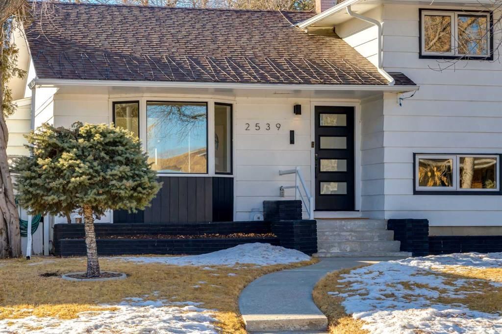 2539 Chicoutimi Drive NW, Calgary — photo 3 of 50