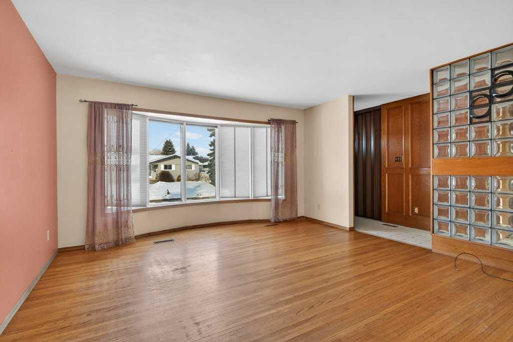275 Westminster Drive SW, Calgary — photo 3 of 44