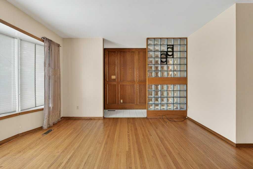 275 Westminster Drive SW, Calgary — photo 4 of 44