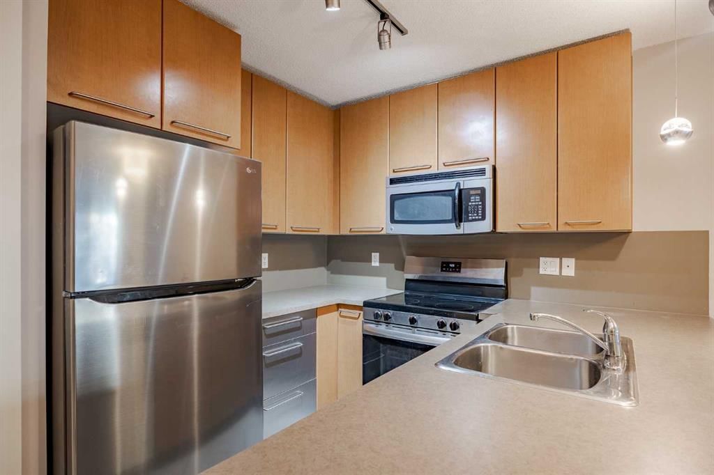 232, 35 Richard Court SW, Calgary — photo 4 of 22