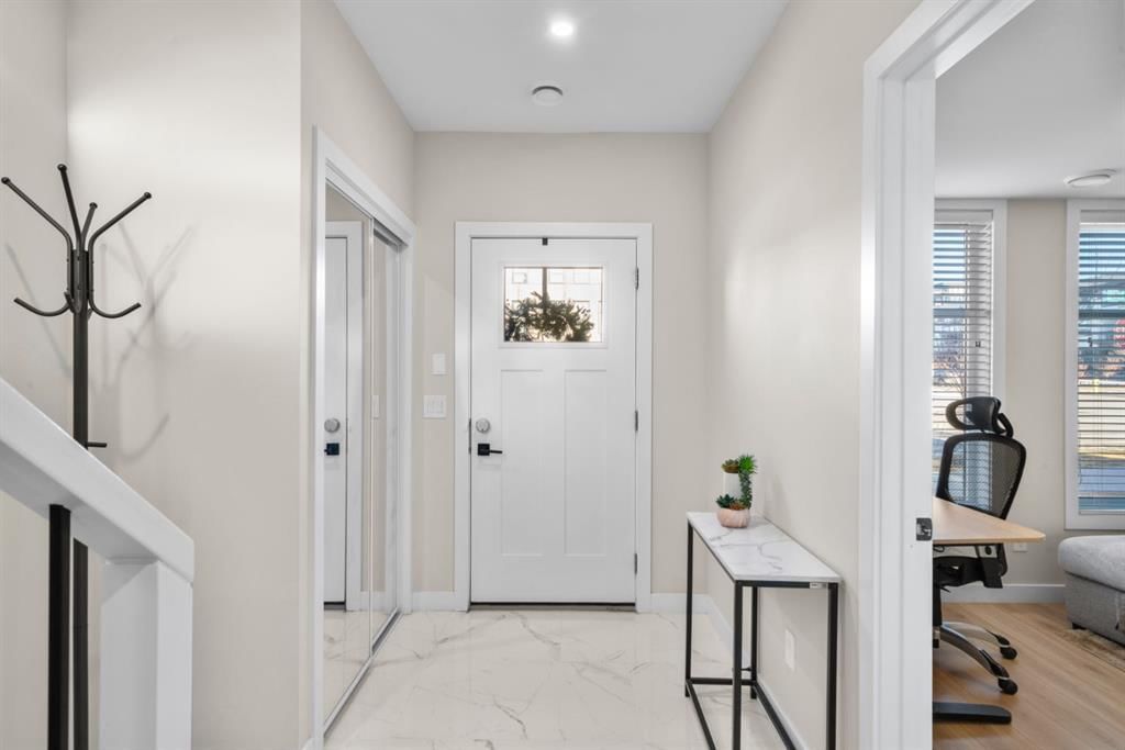 7813 Spring Willow Drive SW, Calgary — photo 5 of 50