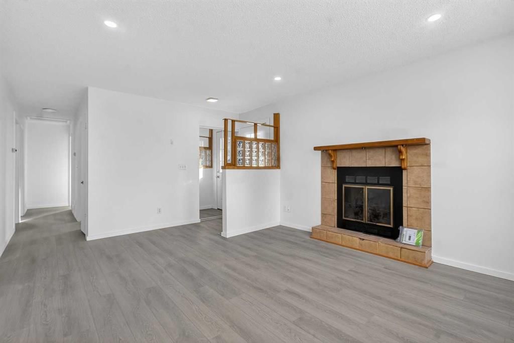 3283 Dover Ridge Drive SE, Calgary — photo 4 of 29