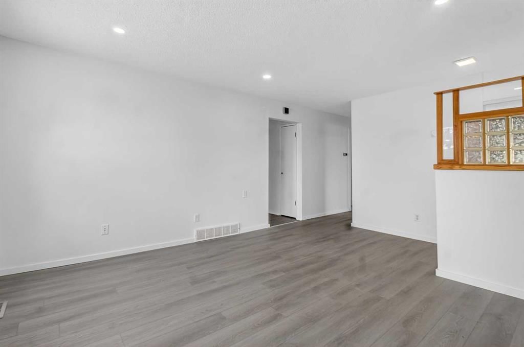 3283 Dover Ridge Drive SE, Calgary — photo 5 of 29