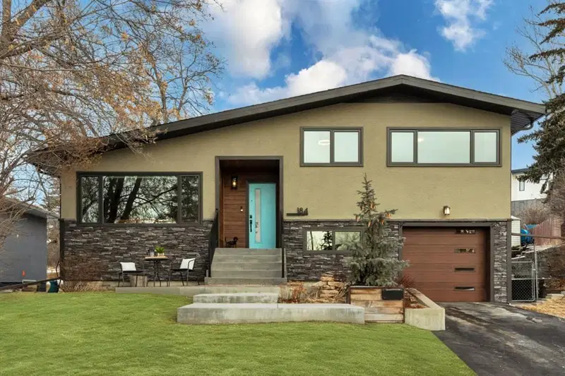 184 Cornwallis Drive NW, Calgary — main listing photo