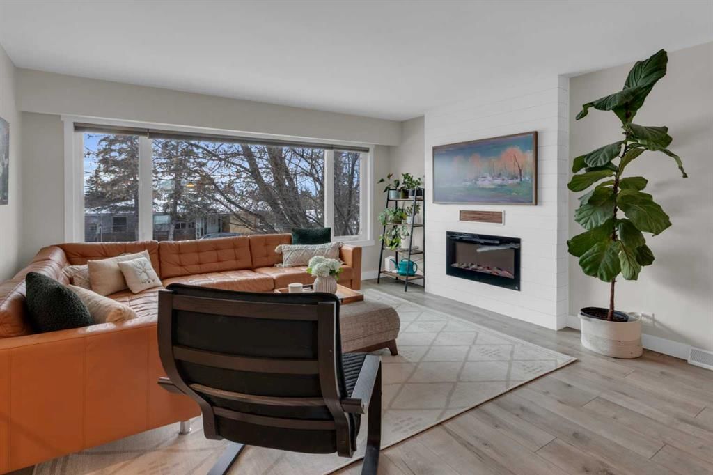 184 Cornwallis Drive NW, Calgary — photo 3 of 40