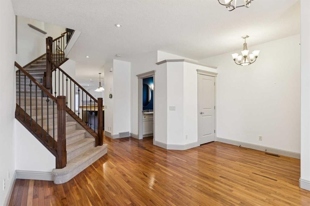 2617 27 Street SW, Calgary — photo 3 of 24