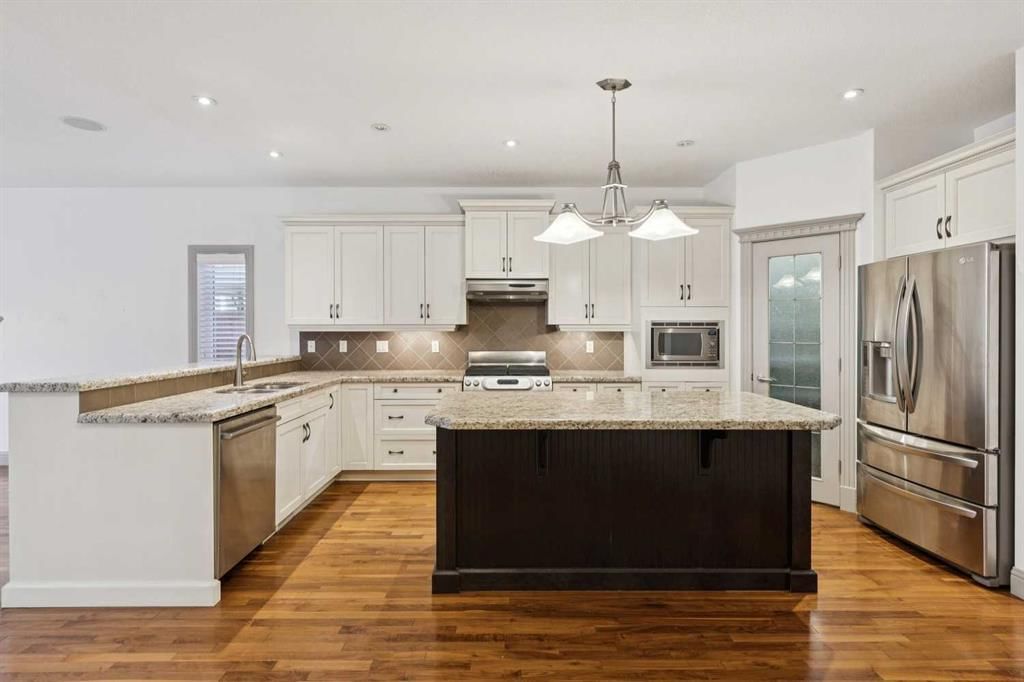 2617 27 Street SW, Calgary — photo 5 of 24