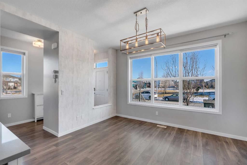 87 Masters Square SE, Calgary — photo 3 of 46