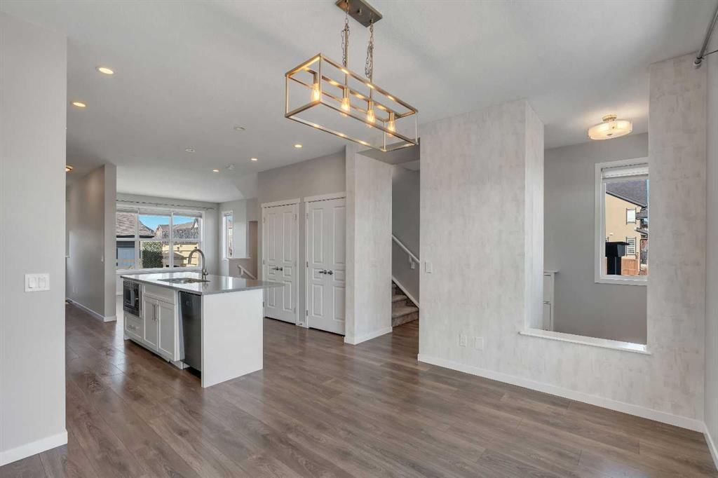 87 Masters Square SE, Calgary — photo 4 of 46